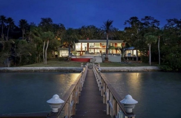 Aktyor arvadını itirdikdən sonra malikanəsini satışa çıxardı - FOTOLAR